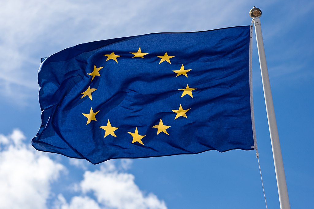 1024px-European_Union_Flag_4768764591.jpg